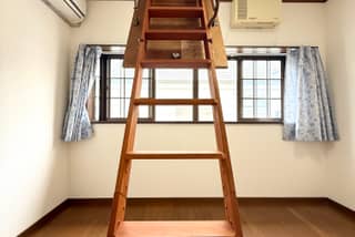 屋根裏収納